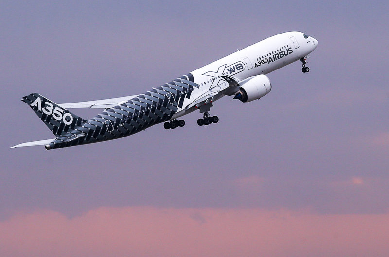 فرود اولین هواپیمای ایرباس ۳۵۰ در فرودگاه بین‌المللی مهرآباد