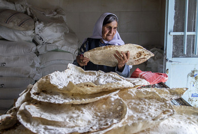 نانوایی خانمها در خمین (تصاویر) نانوایی خانمها در خمین (تصاویر)