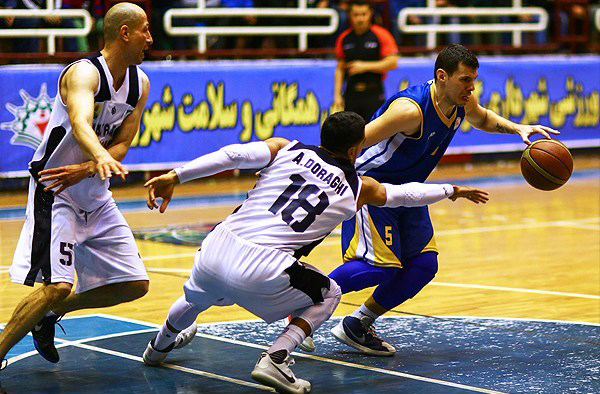 بازی نخست پلی‌آف لیگ برتر بسکتبال