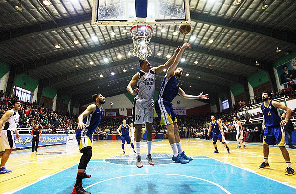 بازی نخست پلی‌آف لیگ برتر بسکتبال