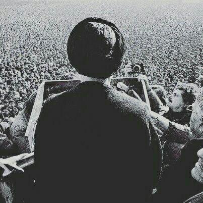 حضور آیت الله طالقانی پشت تریبون نمازجمعه تهران (تصویر)