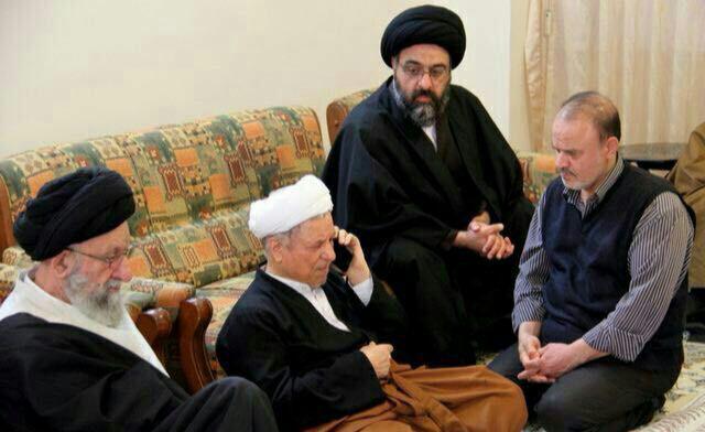 آیت الله هاشمی لحظه شنیدن خبر ارتحال آیت الله واعظ طبسی (تصویر)