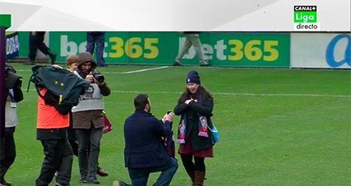 خواستگاری بین دو نیمه دیدار بارسا! (تصوير) خواستگاری بین دو نیمه دیدار بارسا! (تصوير)