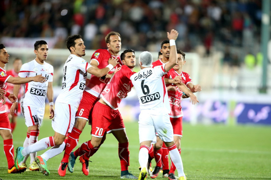 زد و خورد در دیدار پرسپولیس و تراکتور (تصاویر)