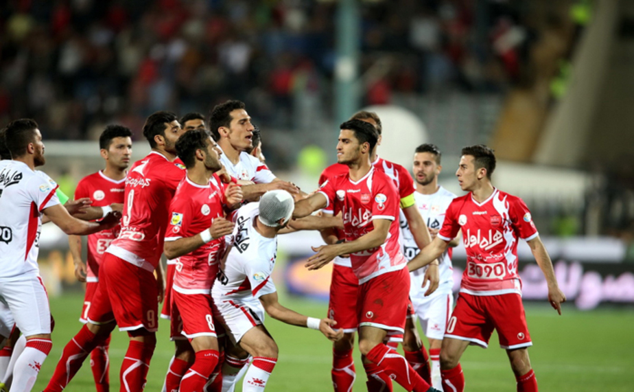 زد و خورد در دیدار پرسپولیس و تراکتور (تصاویر)