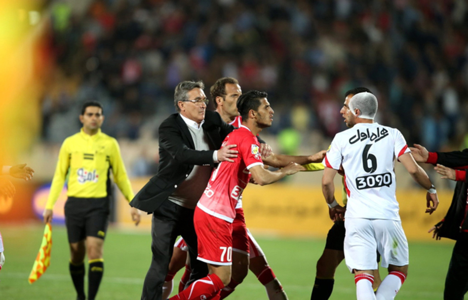 زد و خورد در دیدار پرسپولیس و تراکتور (تصاویر)