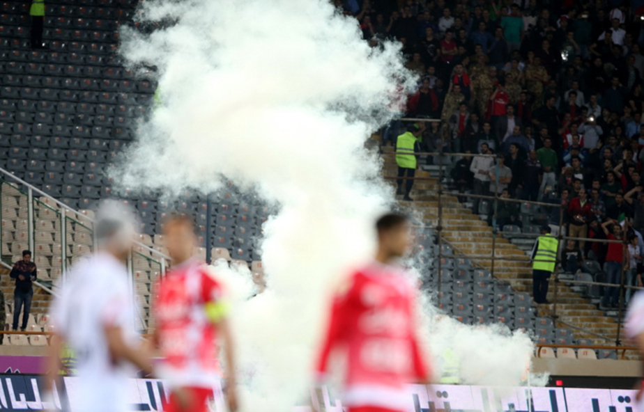 زد و خورد در دیدار پرسپولیس و تراکتور (تصاویر)