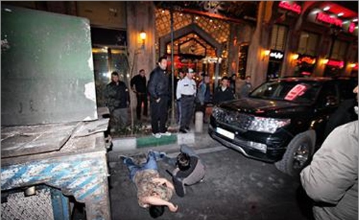 ممانعت سرمایه گذار مجتمع فردوسی برای اجرای حکم قضایی/ ضرب و شتم ماموران شهرداری توسط عوامل کلایی