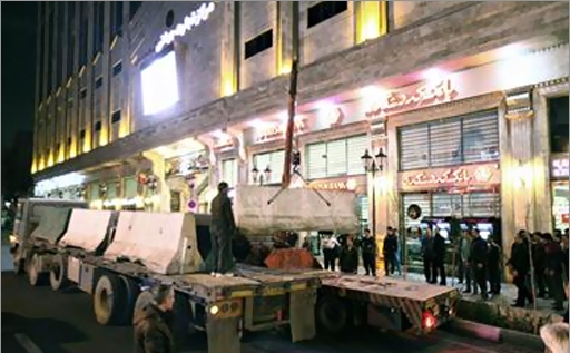 ممانعت سرمایه گذار مجتمع فردوسی برای اجرای حکم قضایی/ ضرب و شتم ماموران شهرداری توسط عوامل کلایی