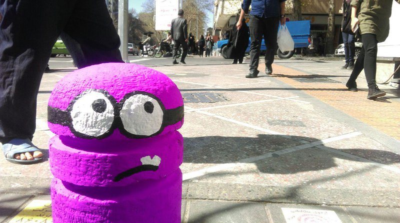 تصاویری از شخصیت‌های معروف در خیابان انقلاب