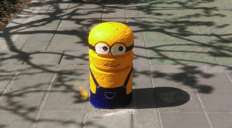 تصاویری از شخصیت‌های معروف در خیابان انقلاب