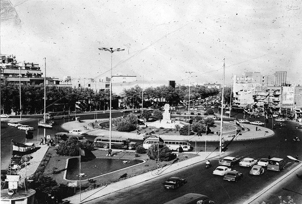 ميدان انقلاب در دهه 40 (تصوير)