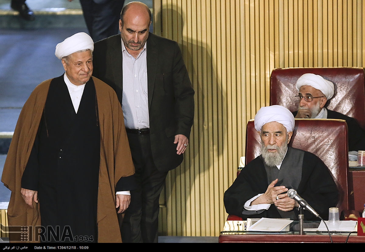 مواجه جالب جنتی با هاشمی در اجلاسیه خبرگان (تصویر)