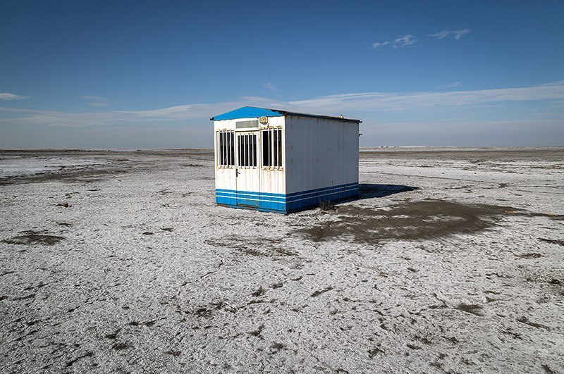 برداشت مکانیزه نمک از دریاچه بی آب ارومیه