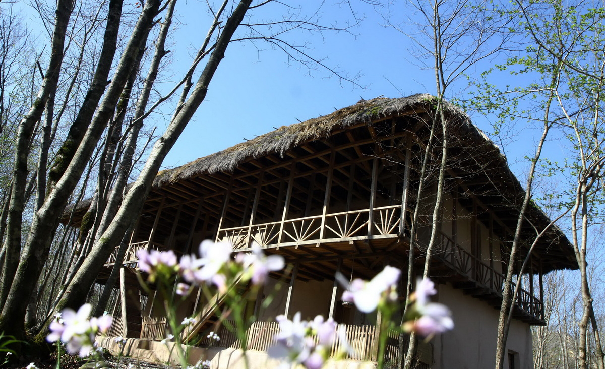 جلوه های نوروزی در خانه های روستایی جلوه های نوروزی در خانه های روستایی