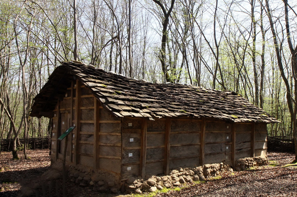 جلوه های نوروزی در خانه های روستایی جلوه های نوروزی در خانه های روستایی