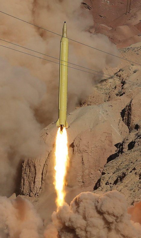 لحظه شلیک موشکهای بالستیک قدر H و F از ارتفاعات البرز (تصاویر) لحظه شلیک موشکهای بالستیک قدر H و F از ارتفاعات البرز (تصاویر)