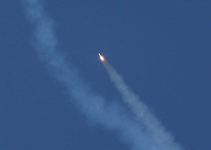 لحظه شلیک موشکهای بالستیک قدر H و F از ارتفاعات البرز (تصاویر) لحظه شلیک موشکهای بالستیک قدر H و F از ارتفاعات البرز (تصاویر)