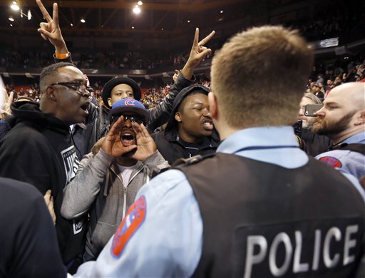 گردهمایی انتخاباتی ترامپ به دلایل «امنیتی» لغو شد (تصاویر)