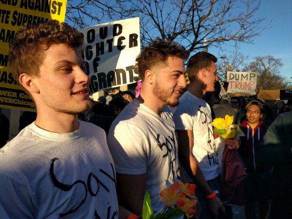 انتخابات آمریکا به درگیری خیابانی کشیده شد (تصاویر)