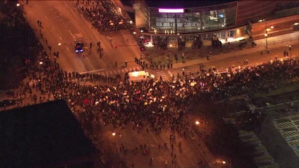 انتخابات آمریکا به درگیری خیابانی کشیده شد (تصاویر)