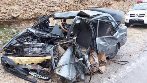 زنده‌ماندن راننده در تصادف وحشتناک با تریلی