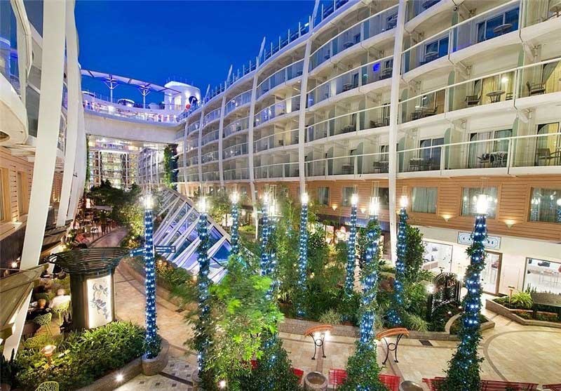 بزرگترین کشتی تفریحی دنیا به آب انداخته شد (تصویر) بزرگترین کشتی تفریحی دنیا به آب انداخته شد (تصویر)