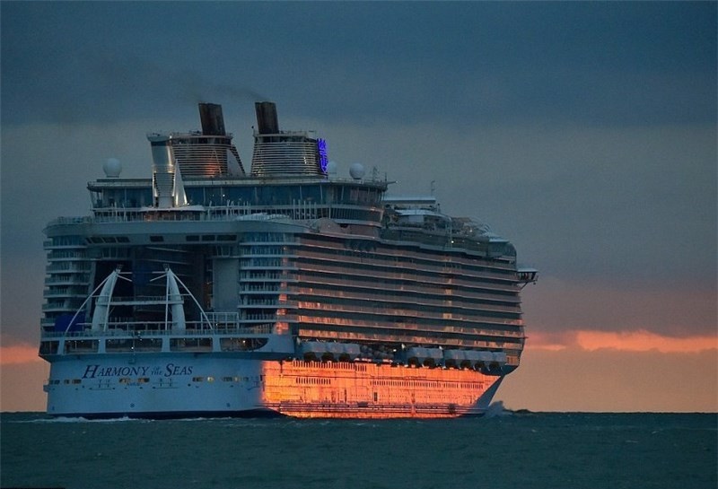 بزرگترین کشتی تفریحی دنیا به آب انداخته شد (تصویر) بزرگترین کشتی تفریحی دنیا به آب انداخته شد (تصویر)