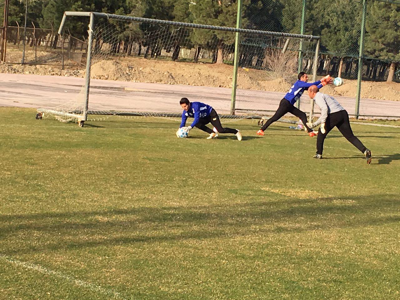 اتحاد گلرهای آبی برای شکست خوزستان (تصویر)