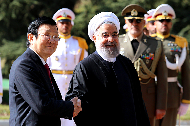 مراسم استقبال رسمی روحانی از رئیس جمهوری ویتنام