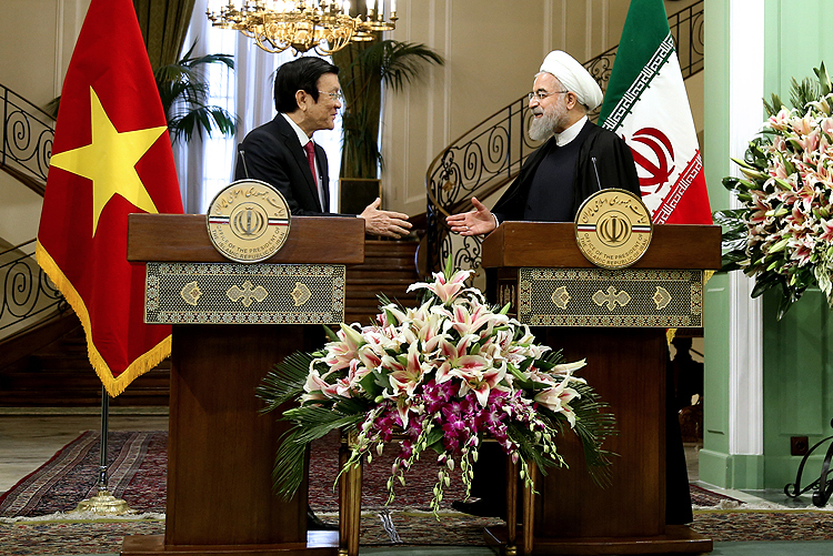 مراسم استقبال رسمی روحانی از رئیس جمهوری ویتنام