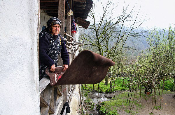 آئین سنتی خانه تکانی روستای گاوزن محله