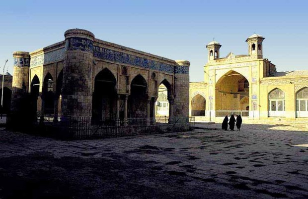 مسجدی که وقت نماز را نشان می‌دهد