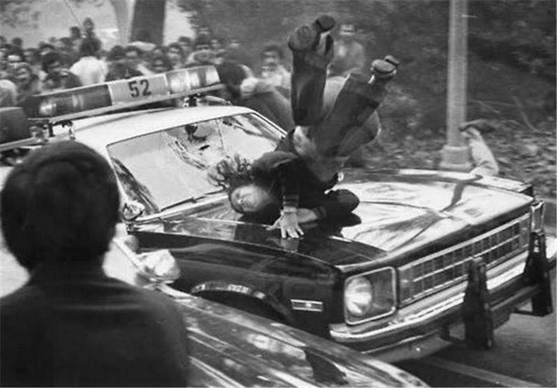 عکس نایاب از لحظه تصادف دختر انقلابی ایرانی عکس نایاب از لحظه تصادف دختر انقلابی ایرانی