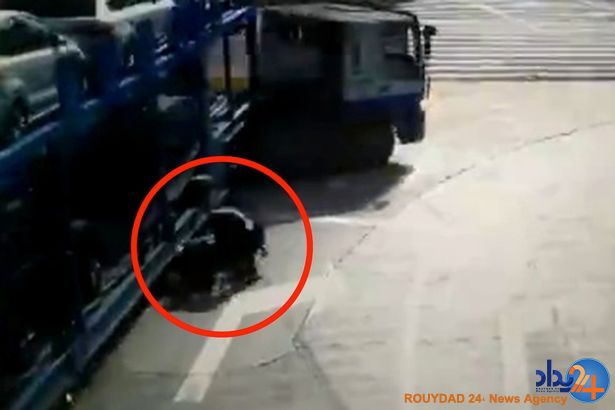 جان به در بردن کودک دو ساله از زیر کامیون ۱۸ چرخ