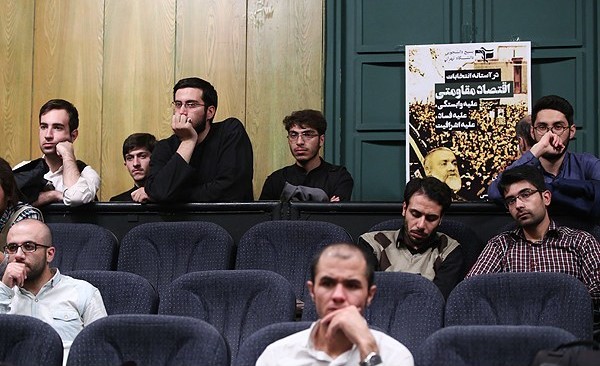 سخنرانی سردار نقدی برای صندلی های خالی! (تصویر) سخنرانی سردار نقدی برای صندلی های خالی! (تصویر)