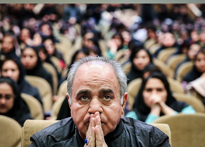 اشک‌های پرویز پرستویی در مراسم تجلیل (تصاویر)