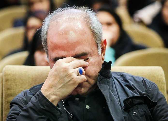 اشک‌های پرویز پرستویی در مراسم تجلیل (تصاویر)