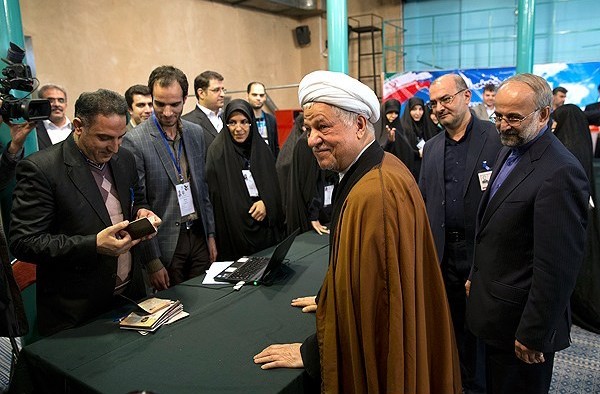 حضور آیت الله هاشمی و ظریف در حسینه جماران (تصویر)