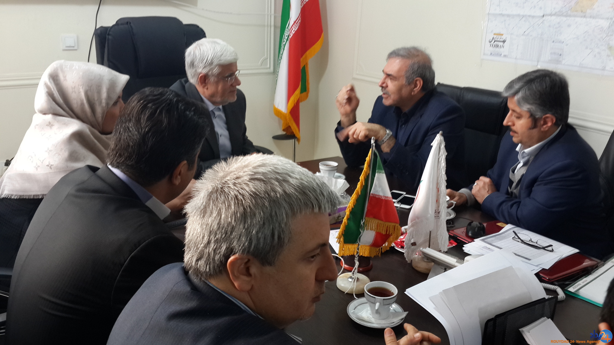 حضور دکتر عارف در ستاد انتخابات حزب اعتدال و توسعه (تصویر) حضور دکتر عارف در ستاد انتخابات حزب اعتدال و توسعه (تصویر)