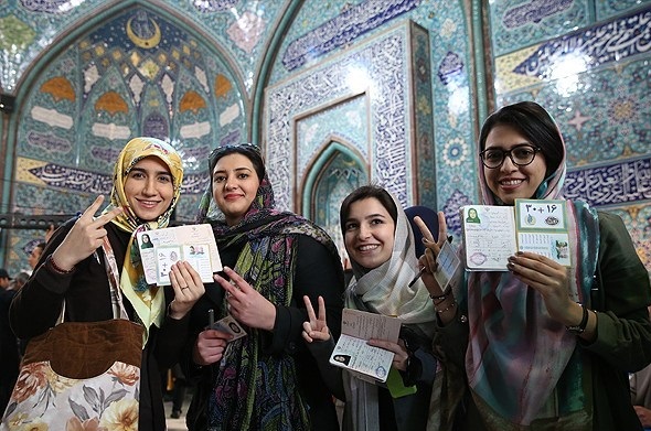 حضور جالب جوانان در پای صندوق های رای (تصویر)