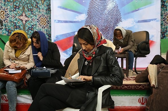 حضور جالب جوانان در پای صندوق های رای (تصویر)