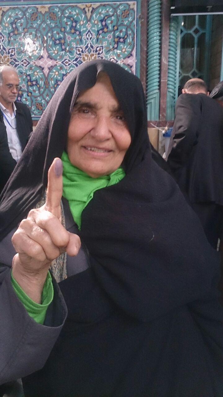 پیززن 70ساله سوژه خبرنگاران ایتالیا (تصویر)