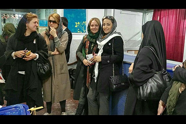 بازیگران پای صندوق‌های سرنوشت (تصویر)