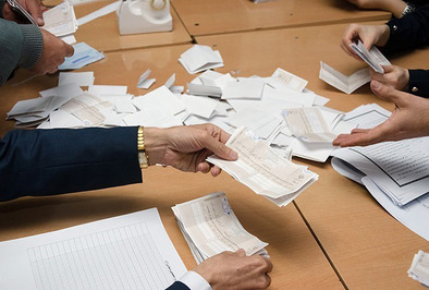 شمارش آراء انتخابات (تصاویر)