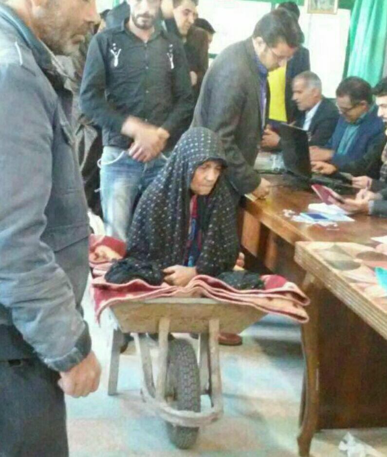 دو تصوير متفاوت و ديدنی از انتخابات