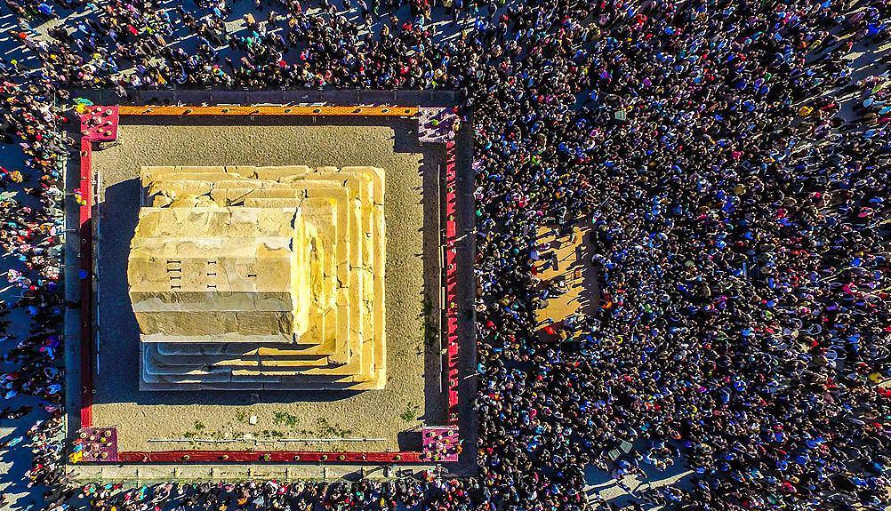 لحظه تحویل سال؛ مقبره کورش کبیر، شیراز (تصویر)