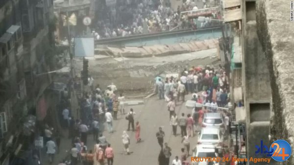 فرو ریختن پل در هند بیش از 10 کشته برجای گذاشت (تصاویر)