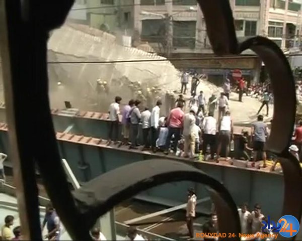 فرو ریختن پل در هند بیش از 10 کشته برجای گذاشت (تصاویر) فرو ریختن پل در هند بیش از 10 کشته برجای گذاشت (تصاویر)