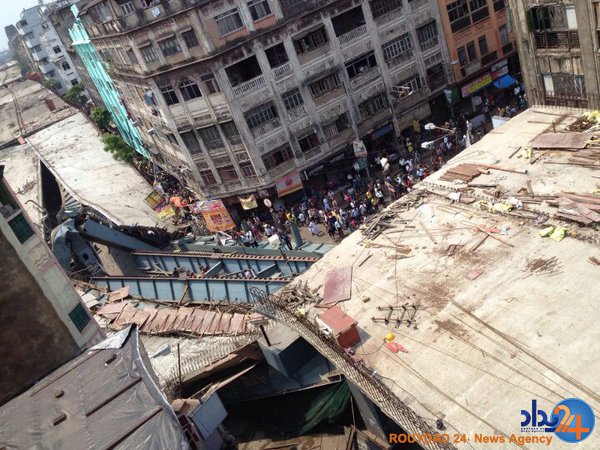 فرو ریختن پل در هند بیش از 10 کشته برجای گذاشت (تصاویر) فرو ریختن پل در هند بیش از 10 کشته برجای گذاشت (تصاویر)